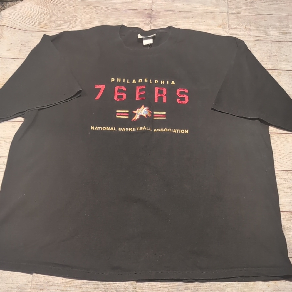 Philadelphia 76ers Men's Vintage Black T-shirts Size XXL